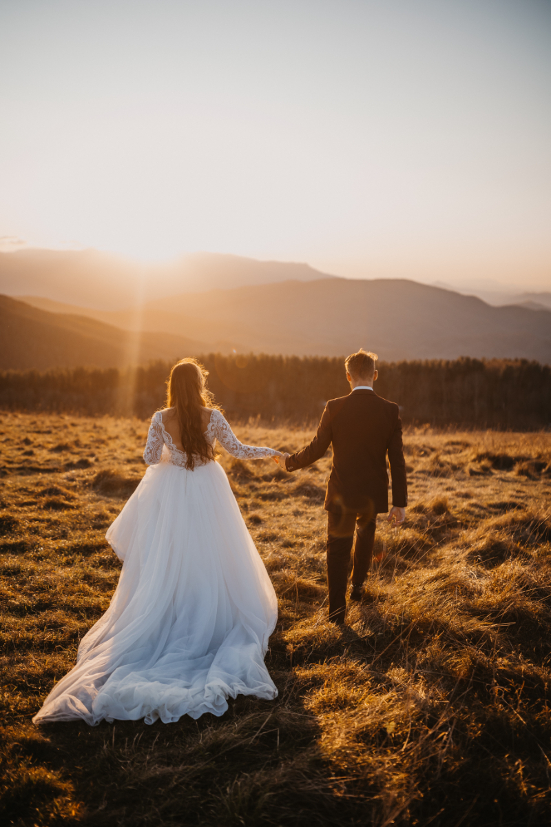 What Are The Steps To Planning A Wedding?